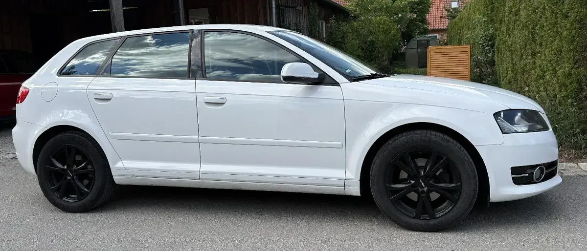 Gebraucht Audi A3 Ambiente 90 PS (66 kW) 2011 Weiß Kleinwagen