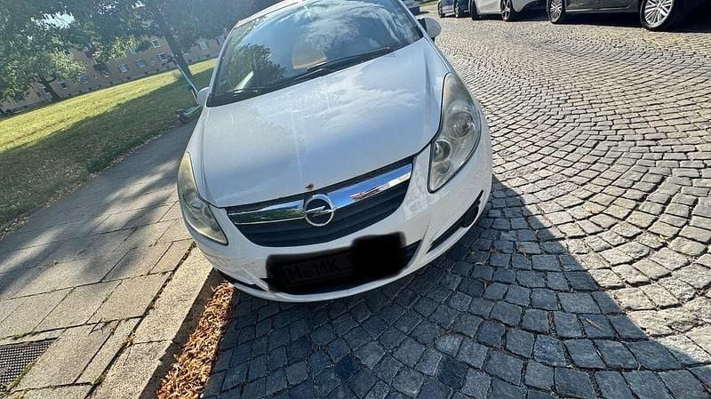 Weiß Gebraucht 2010 Opel Corsa Selection Limousine | 1.200 € (Superpreis) - Bild 1/4
