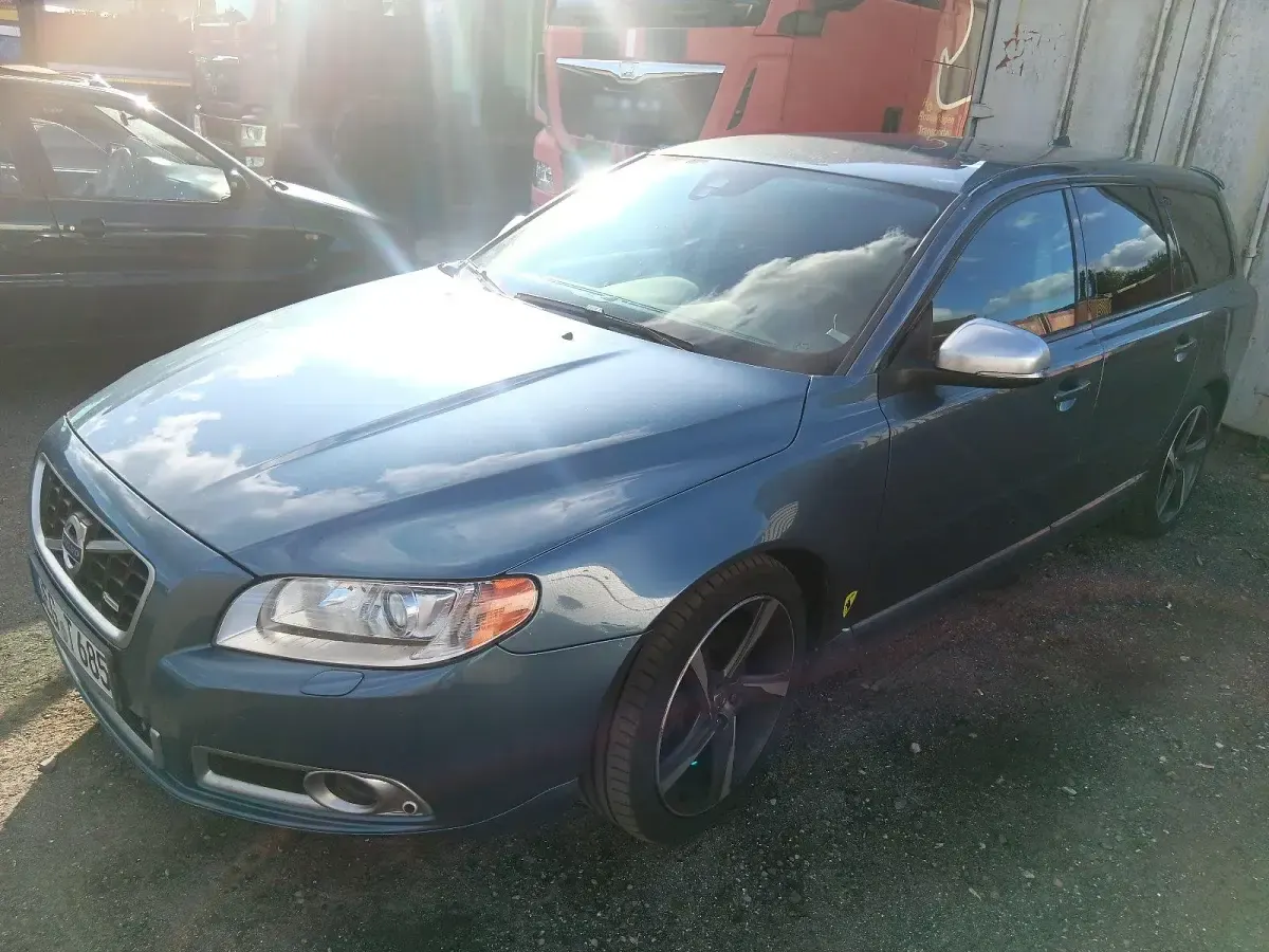 Gebraucht Volvo V70 R-Design 215 PS (158 kW) 2013 Blau Kombi