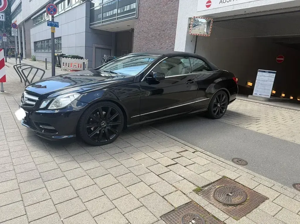 Gebraucht Mercedes E350 AMG 265 PS (194 kW) 2013 Schwarz Cabrio