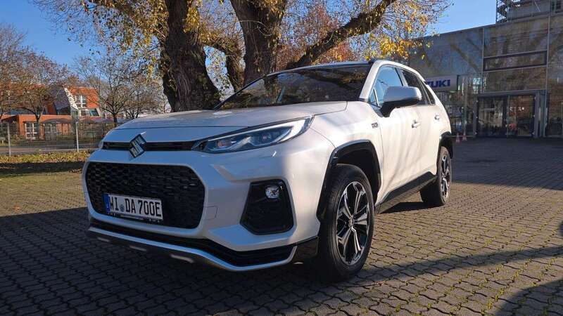 Platinum white pearl Neu 2024 Suzuki Across Comfort+ SUV | 49.000 € - Bild 1/4