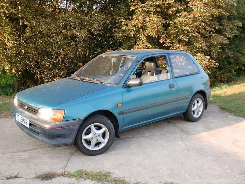 Blau Gebraucht 1995 Toyota Starlet Kleinwagen | 2.799 € - Bild 1/4