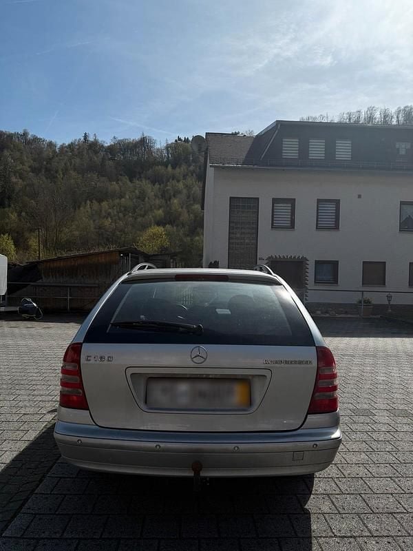 Gebraucht Mercedes C180 142 PS (104 kW) 2003 Silber Limousine