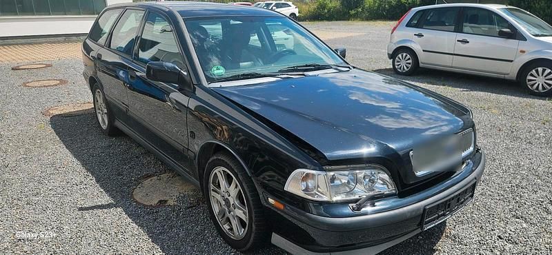 Grau Gebraucht 1999 Volvo V40 Kombi | 400 € (Guter Preis) - Bild 1/4