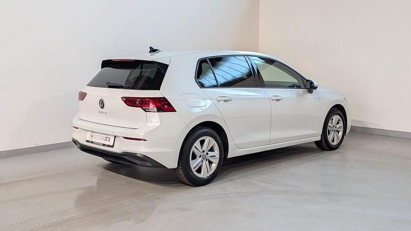 Gebraucht VW Golf VIII Life 150 PS (110 kW) 2023 Weiß Limousine