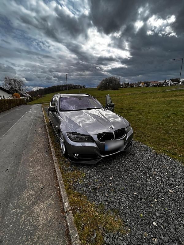 Gebraucht BMW 330 M Performance 245 PS (180 kW) 2011 Grau Kombi