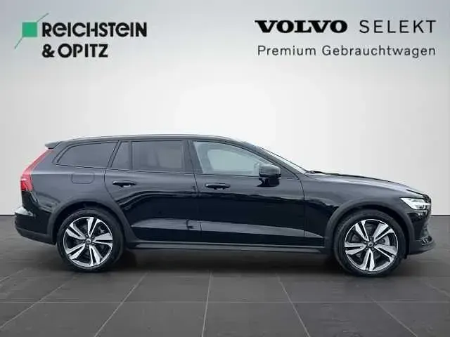 Gebraucht Volvo V60 CC 184 PS (135 kW) 2024 Kombi