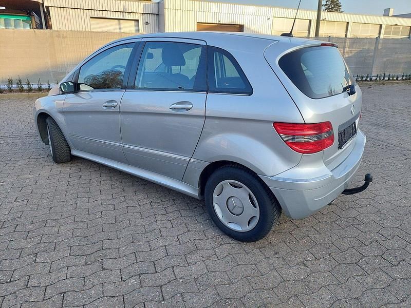 Gebraucht Mercedes B170 116 PS (85 kW) 2007 Polarsilber  metalliclack Van / Kleinbus