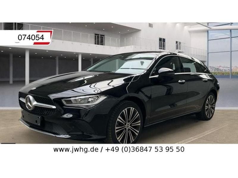 Nachtschwarz Gebraucht 2022 Mercedes CLA250e Limousine | 26.450 € (Superpreis) - Bild 1/4