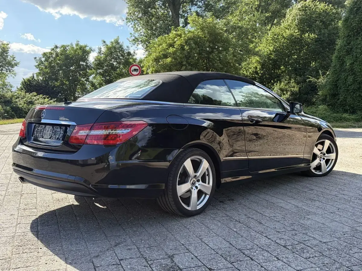 Gebraucht Mercedes E220 AMG 170 PS (125 kW) 2012 Schwarz Cabrio