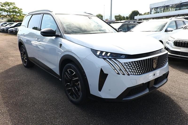 Neu Peugeot 5008 GT 145 PS (106 kW) 2025 Okenit weiß metallic Van / Kleinbus