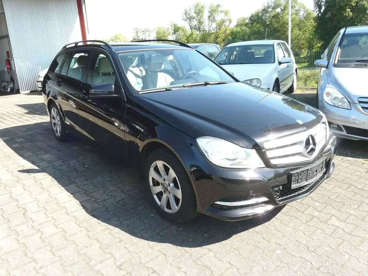 Gebraucht Mercedes C200 136 PS (100 kW) 2012 Obsidianschwarz  metalliclack Kombi