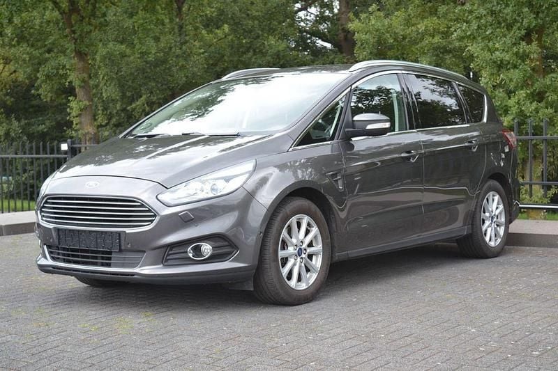 Grau Gebraucht 2016 Ford S-MAX Titanium Van / Kleinbus | 10.850 € (Etwas zu teuer) - Bild 1/4