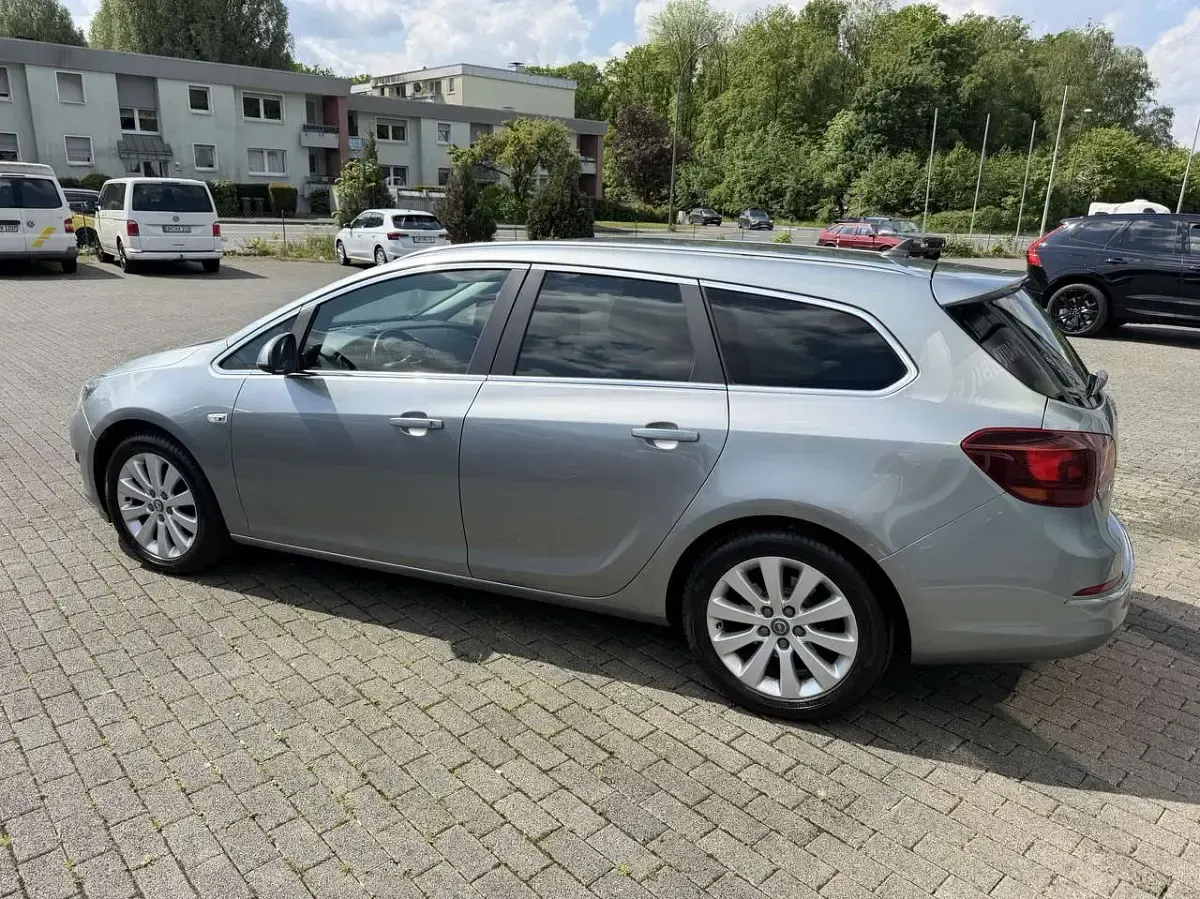 Gebraucht Opel Astra Exklusiv 136 PS (100 kW) 2015 Silbersee/perl silber (m2) Kombi