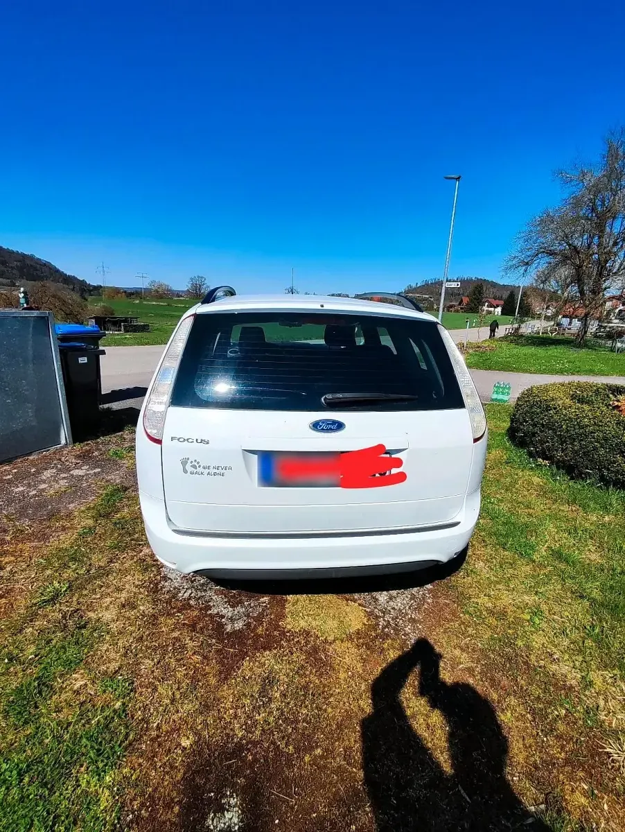 Gebraucht Ford Focus 100 PS (73 kW) 2011 Weiß Kombi