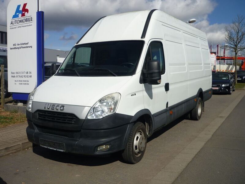 Weiß Gebraucht 2013 Iveco Daily Limousine | 9.990 € (Guter Preis) - Bild 1/4