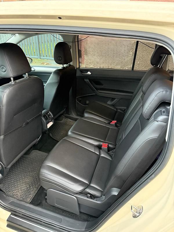 Gebraucht VW Touran 116 PS (85 kW) 2019 Gelb Van / Kleinbus