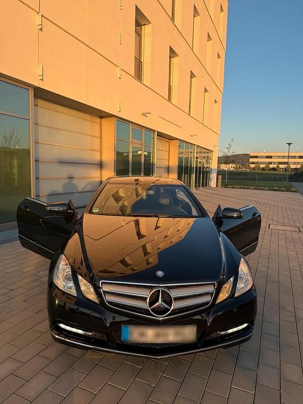 Second-hand Mercedes E250 204 CP (150 kW) 2011 Negru Coupe