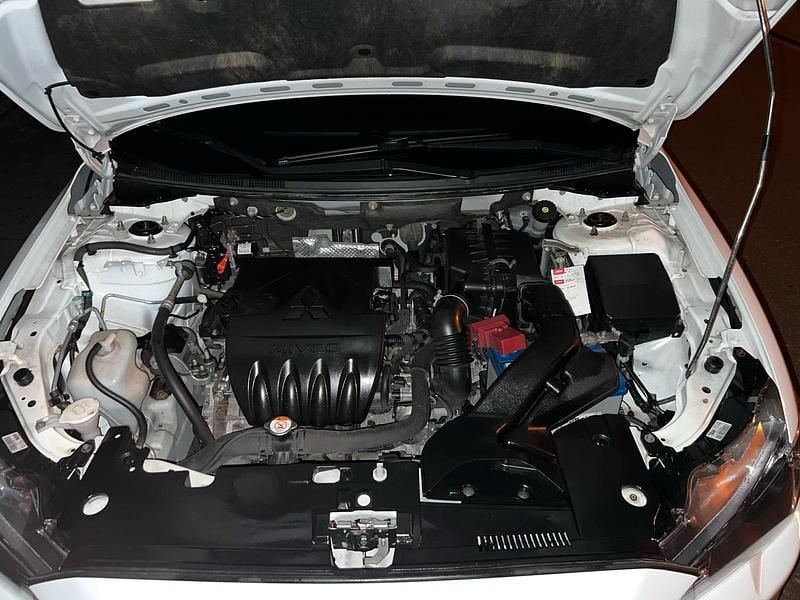 Weiß Gebraucht 2014 Mitsubishi Lancer Limousine | 6.000 € - Bild 1/4