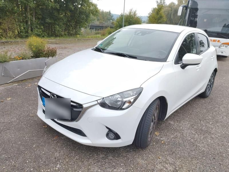 Weiß Gebraucht 2015 Mazda 2 Sports-Line Kleinwagen | 10.190 € (Fairer Preis) - Bild 1/4