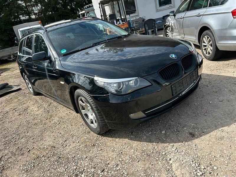 Gebraucht BMW 525 197 PS (144 kW) 2008 Schwarz Kombi