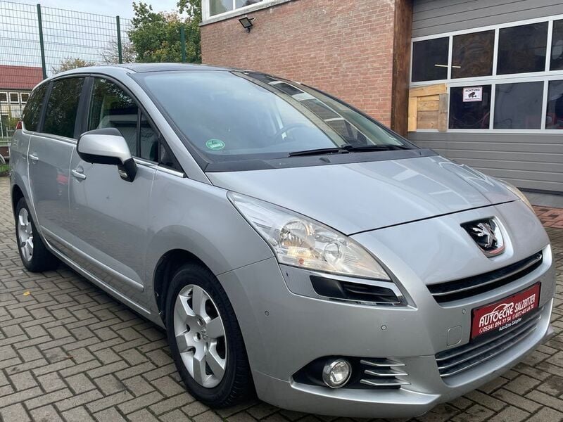 Grau Gebraucht 2011 Peugeot 5008 Family Van / Kleinbus | 3.990 € (Guter Preis) - Bild 1/4