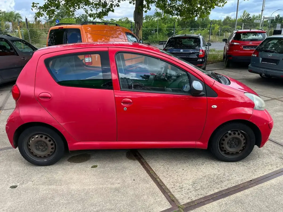 Gebraucht Toyota Aygo 68 PS (50 kW) 2007 Rot Kleinwagen