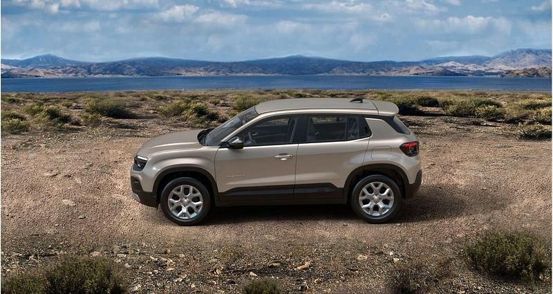Neu Jeep Avenger Altitude 101 PS (74 kW) 2025 Grau SUV