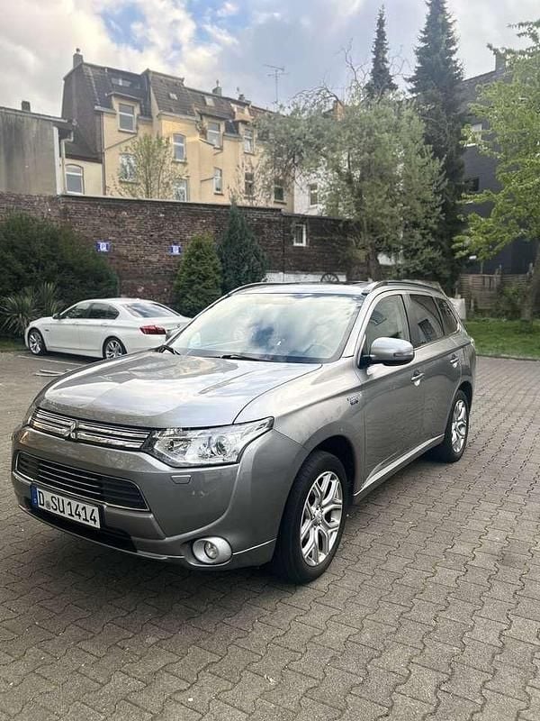 Second-hand Mitsubishi Outlander P-HEV 204 CP (150 kW) 2013 Gri SUV