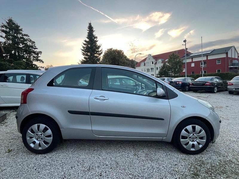 Gebraucht Toyota Yaris 87 PS (63 kW) 2006 Silber Kleinwagen