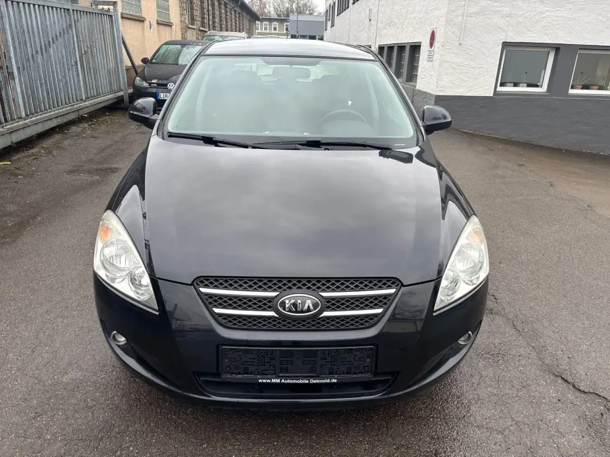 Używany Kia Ceed EX 109 KM (80 kW) 2007 Czarny Hatchback