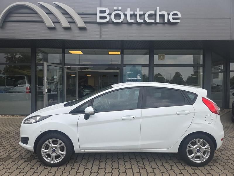 Gebraucht Ford Fiesta SYNC Edition 80 PS (58 kW) 2014 Frostweiß Limousine