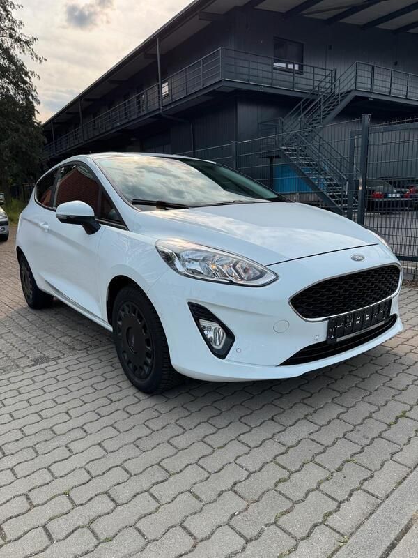 Weiß Gebraucht 2017 Ford Fiesta Cool & Connect Kleinwagen | 8.900 € (Etwas zu teuer) - Bild 1/4