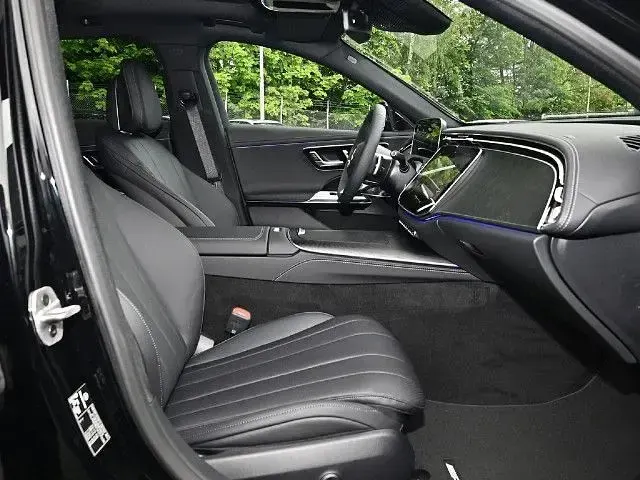Gebraucht Mercedes E220 Advanced Plus 197 PS (144 kW) 2026 Schwarz Kombi