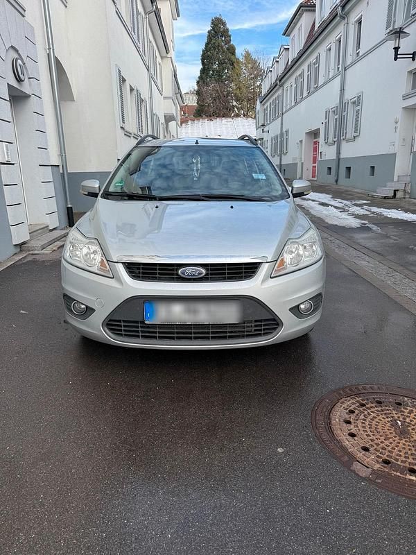 Gebraucht Ford Focus 108 PS (79 kW) 2009 Silber Kombi