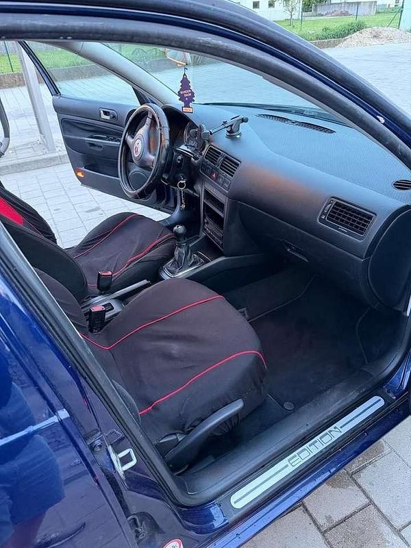 Second-hand VW Bora Edition 105 CP (77 kW) 2001 Berlinǎ