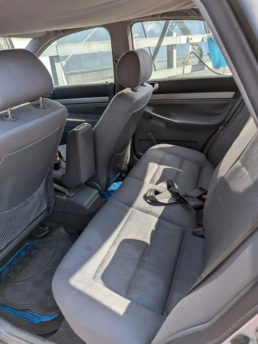 Gebraucht Audi A4 101 PS (74 kW) 2000 Silber Limousine