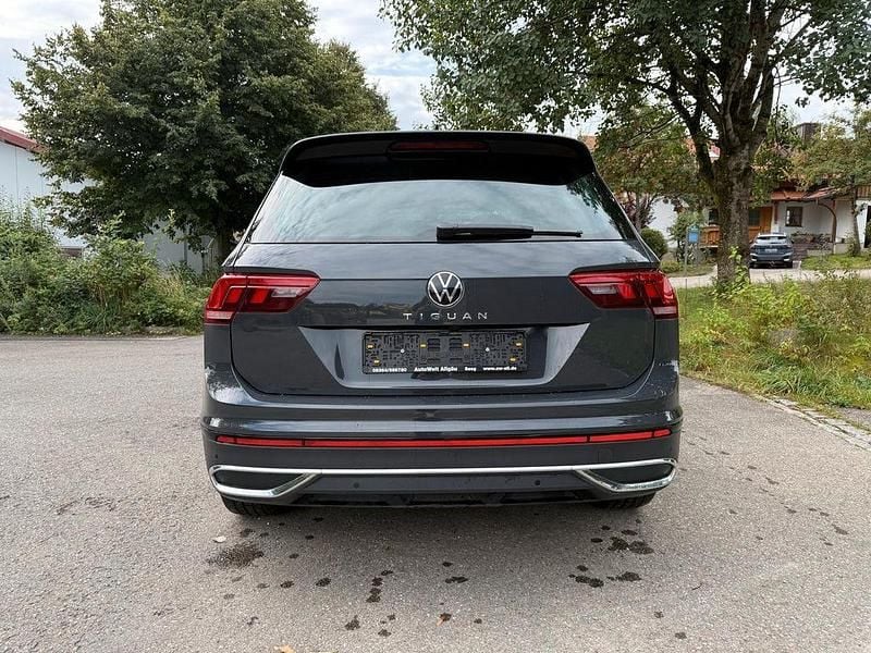 Gebraucht VW Tiguan Sportline 150 PS (110 kW) 2023 Grau SUV