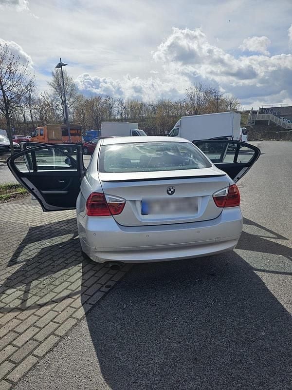 Gebraucht BMW 318 129 PS (94 kW) 2007 Silber Limousine