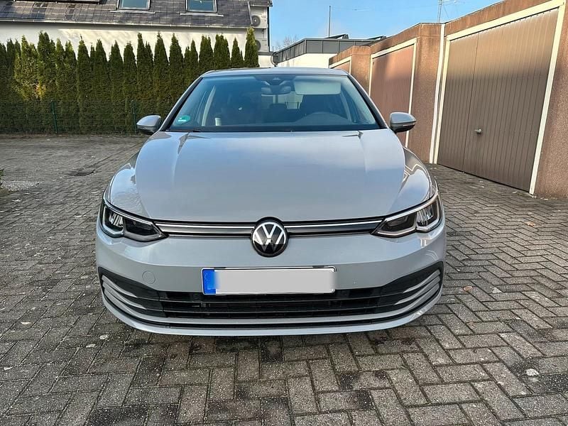 Gebraucht VW Golf 131 PS (96 kW) 2021 Grau Limousine