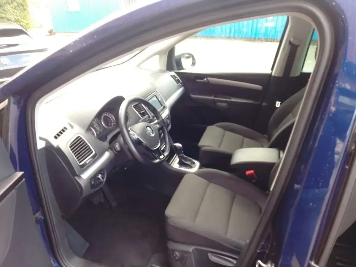 Gebraucht VW Sharan Comfortline 150 PS (110 kW) 2020 Blau Van / Kleinbus