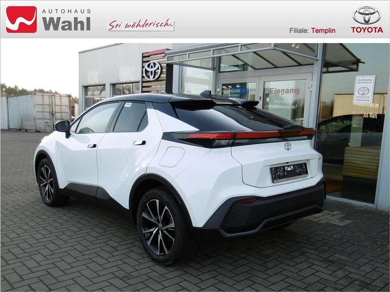 Neu Toyota C-HR 223 PS (164 kW) 2025 Schneeweiss SUV