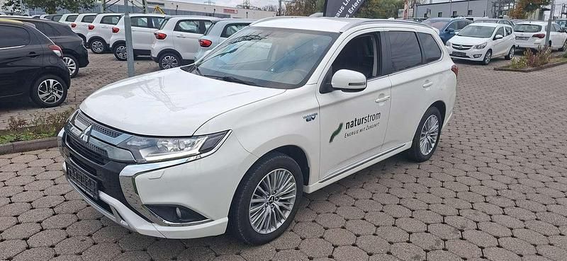 Frost white Gebraucht 2019 Mitsubishi Outlander P-HEV Basis SUV | 16.999 € (Superpreis) - Bild 1/4