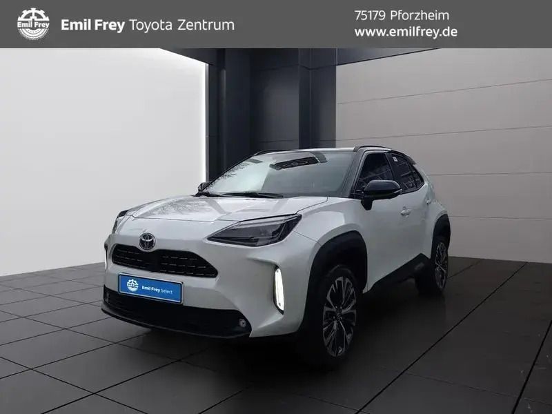 Platinumweiß perleffekt, dach sc Neu 2025 Toyota Yaris Hybrid Plus SUV | 33.790 € - Bild 1/4
