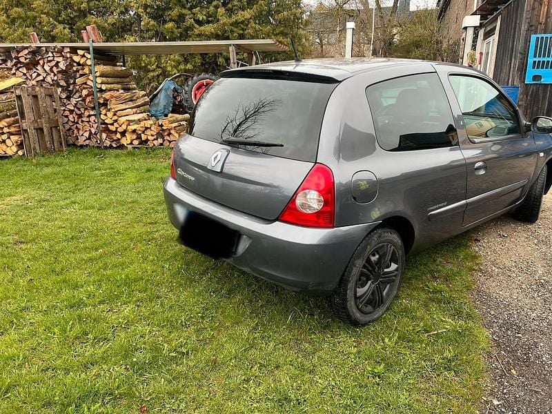 Second-hand Renault Clio II 60 CP (44 kW) 2007 Hatchback