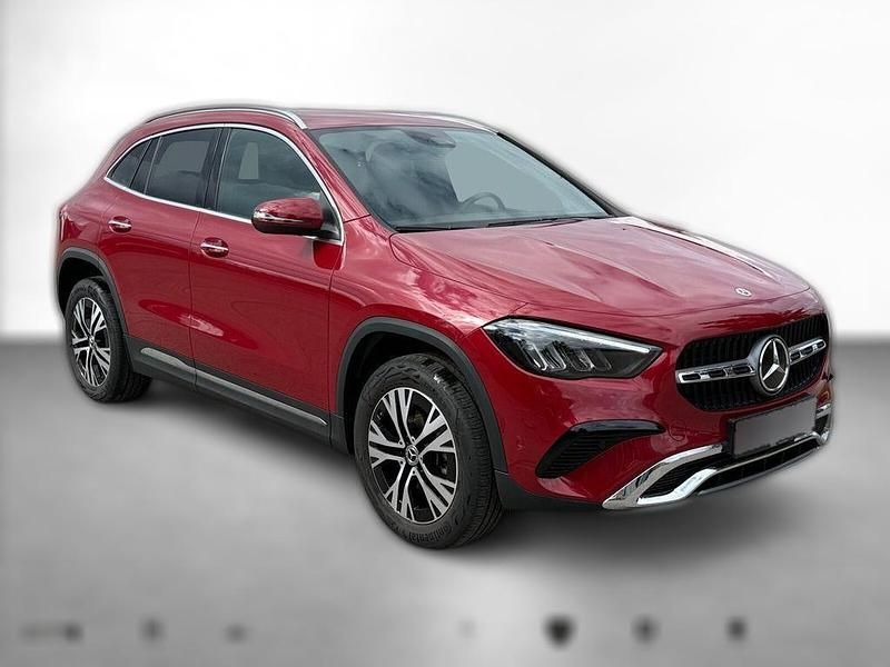 Gebraucht Mercedes GLA200 Advanced Plus 177 PS (130 kW) 2024 Rot metallic SUV