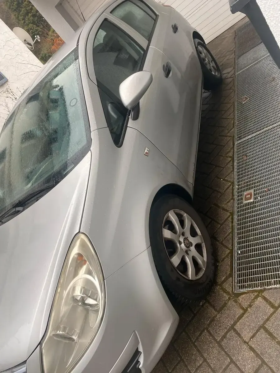 Używany Opel Corsa 59 KM (43 kW) 2008 Srebrny Hatchback