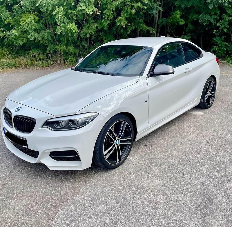 Weiß Gebraucht 2018 BMW M240 M Sport Coupé | 29.999 € (Guter Preis) - Bild 1/4