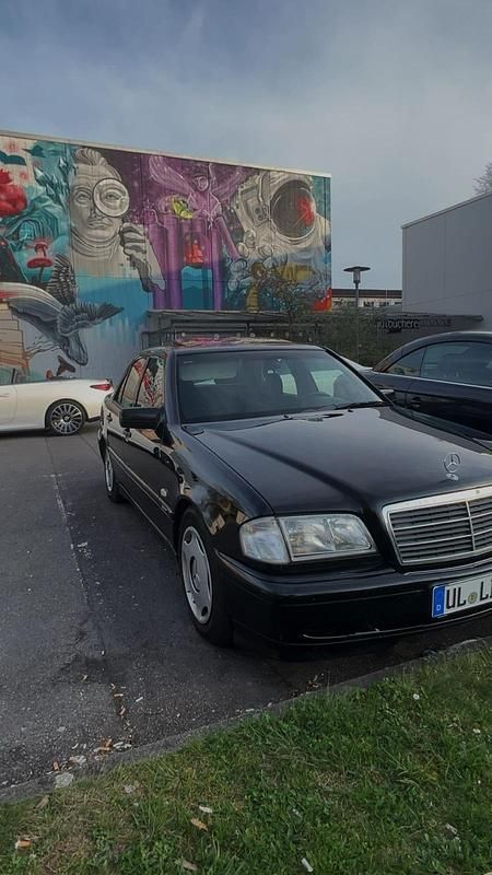 Schwarz Gebraucht 1998 Mercedes C240 Limousine | 5.500 € (Fairer Preis) - Bild 1/4