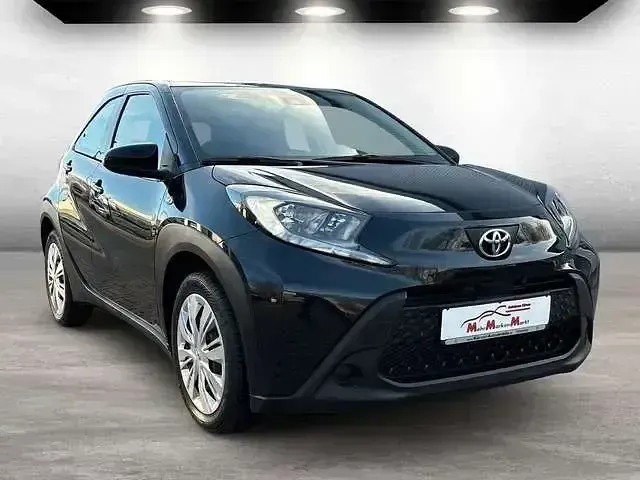 Gebraucht Toyota Aygo X X-play 72 PS (52 kW) 2023 Schwarz SUV